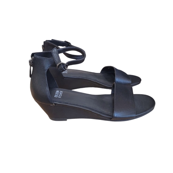 New Eileen Fisher Black Tumbled Leather Ankle Strap Wedge Samdal Size 6.5 - Picture 2 of 8